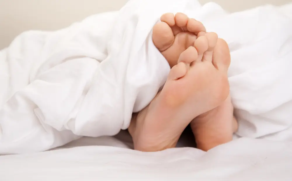 smelly feet 2 what is pitted keratolysis?- it's one of the most common causes of smelly feet & foot odour
